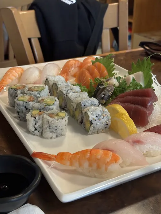 Mikaku Sushi Picture 1
