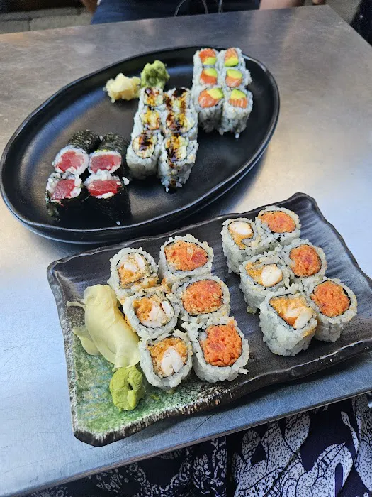 Zest Sushi Picture 3