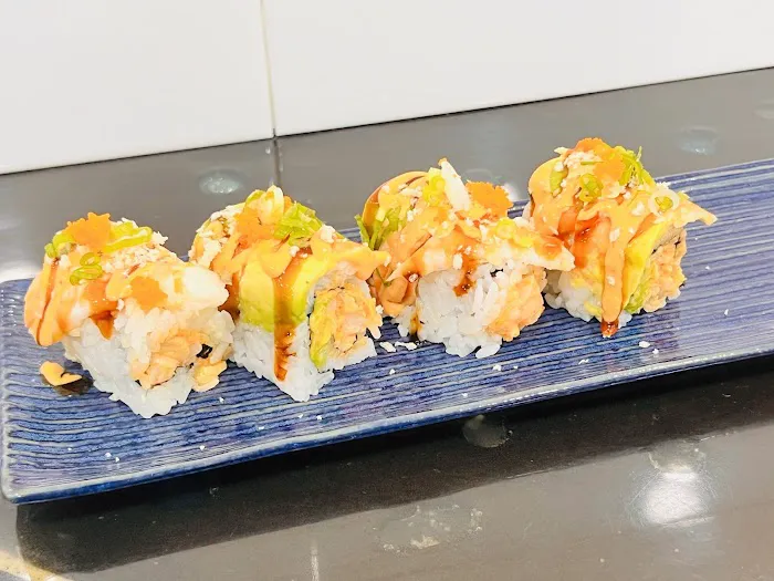 Poke and Roll Sushi Picture 4