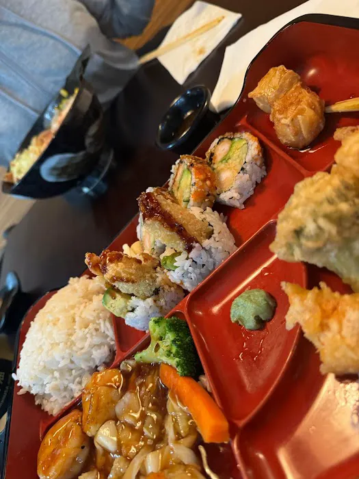 Waza Sushi + Ramen Picture 3