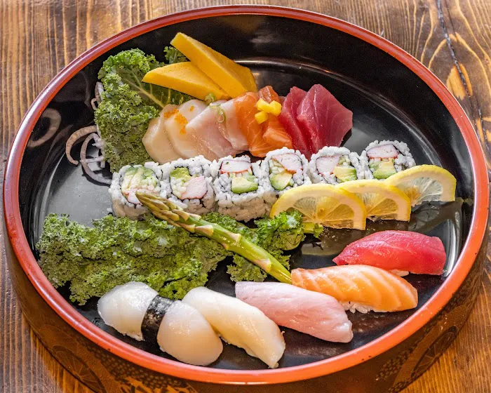 Sushi & Noodles Picture 1