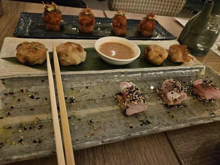 Crave Sushi Bar Picture 7