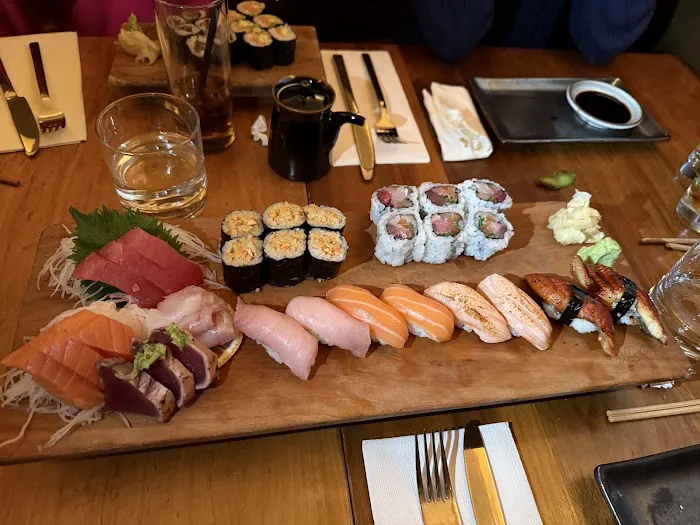Blue Ribbon Sushi Bar & Grill - Columbus Circle Picture 4