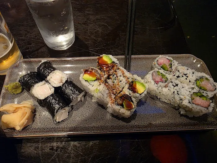 Izakaya Sushi & Lounge Picture 1