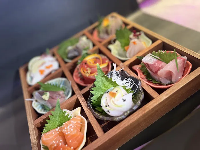 Izakaya Sushi & Lounge Picture 4