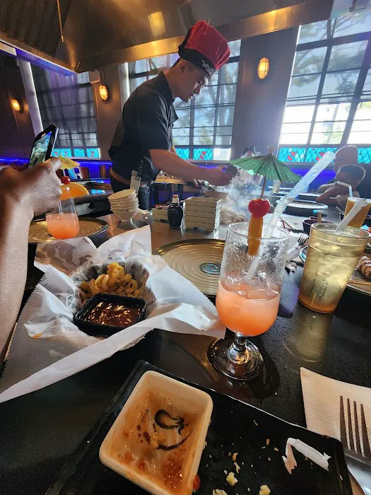 Momo Hibachi Steak House & Bar Picture 4