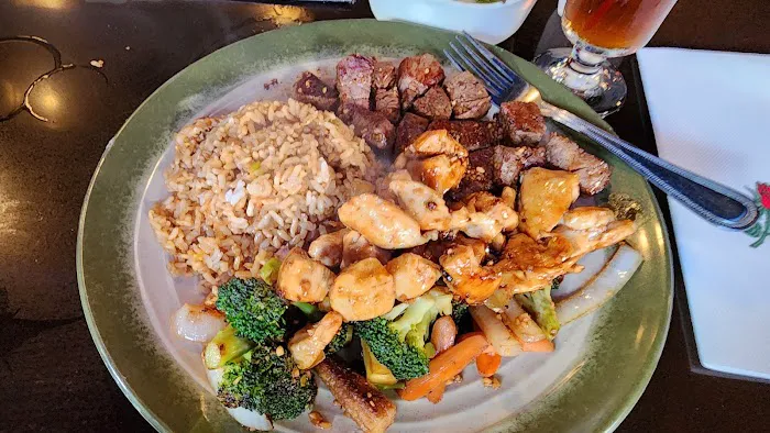 Momo Hibachi Steak House & Bar Picture 7