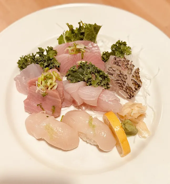 Mikado sushi restaurant Picture 3