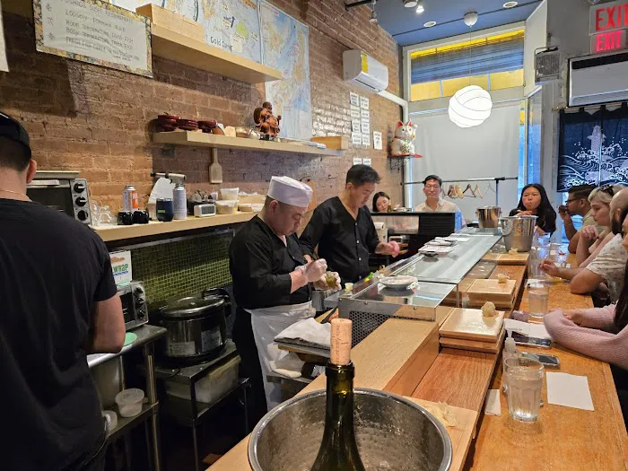 Tanoshi Sushi Sake Bar Picture 8