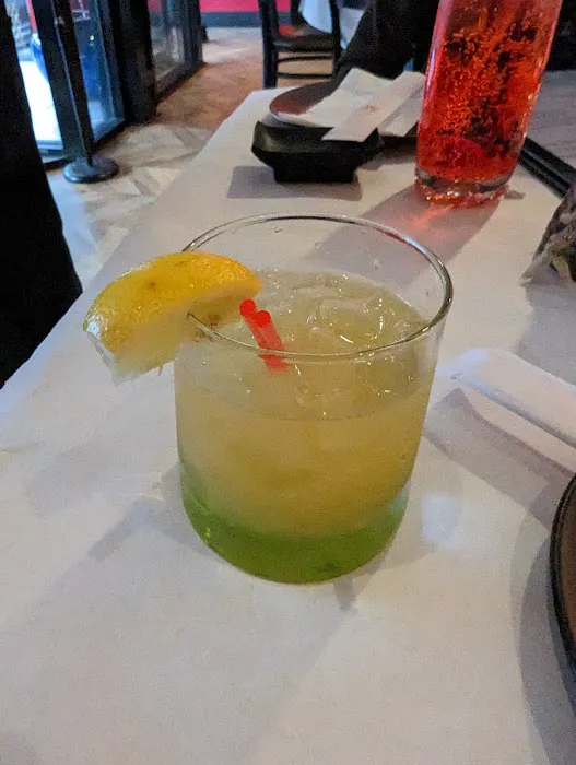 Akai Lounge Englewood Picture 5