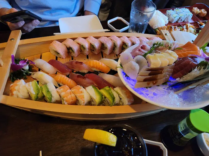 Sam's Sushi Bistro Picture 5