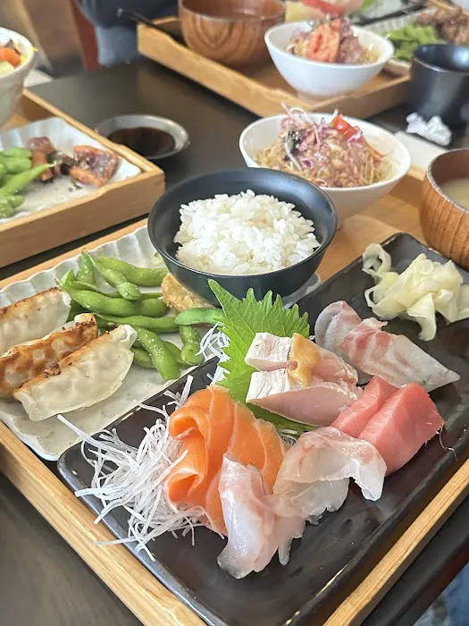 OKINAMI SUSHI BAR Picture 3
