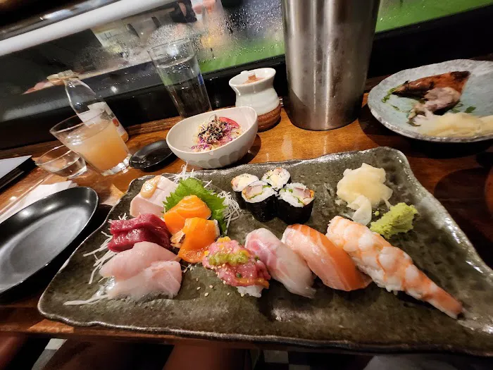 OKINAMI SUSHI BAR Picture 4