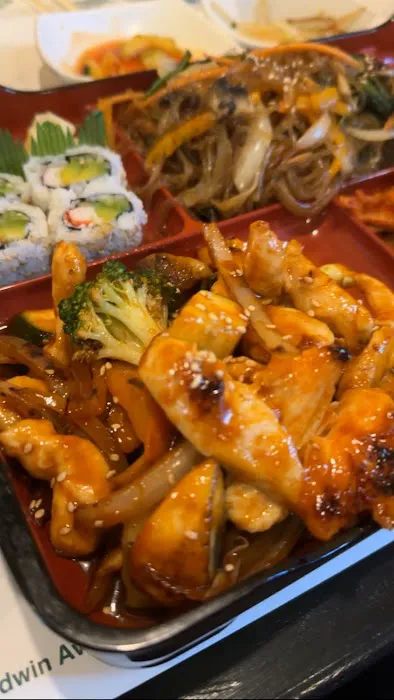 TOMO Sushi Picture 2