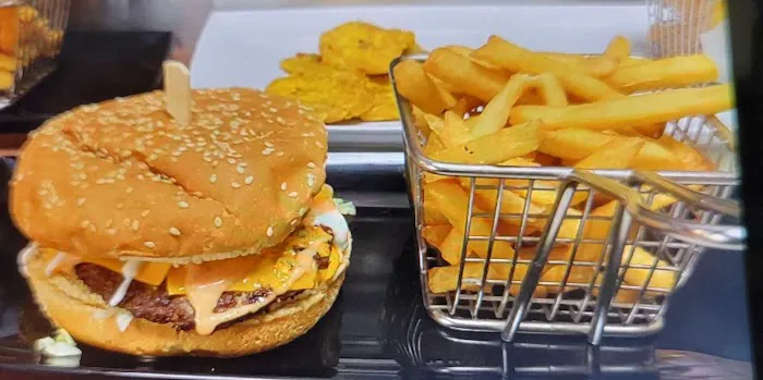 Avocado Eatery, Sushi And Gyro House(HALAL) Picture 10