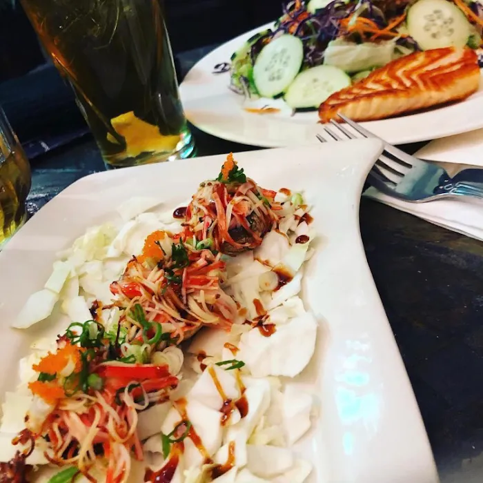 Manu's Kitchen Bar & Sushi Lounge Picture 7