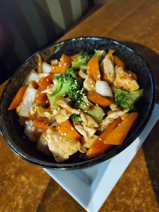 Manu's Kitchen Bar & Sushi Lounge Picture 6