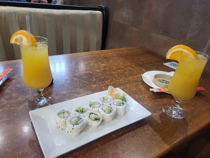 Manu's Kitchen Bar & Sushi Lounge Picture 4