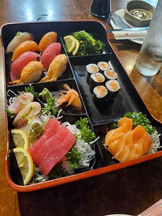 Manu's Kitchen Bar & Sushi Lounge Picture 5