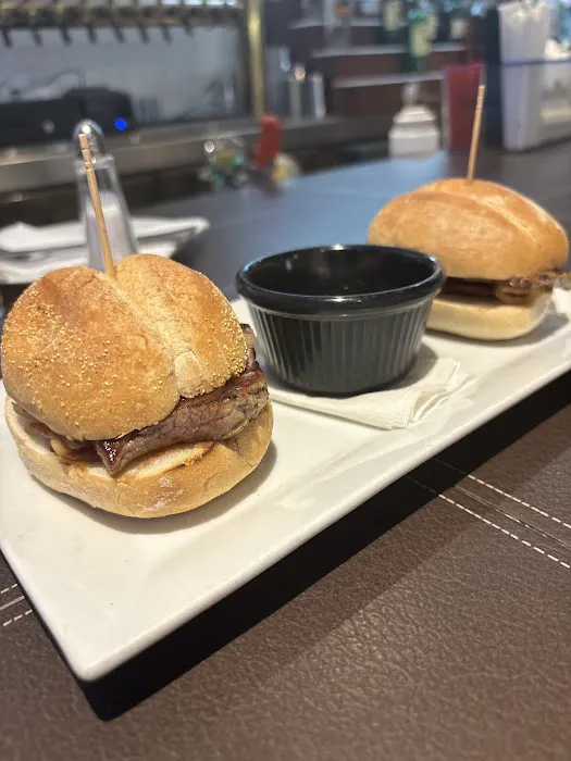 Manu's Kitchen Bar & Sushi Lounge Picture 10