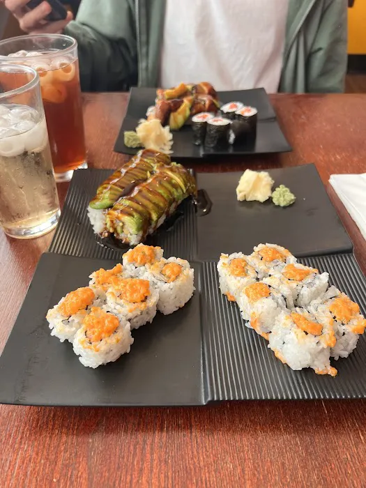 Leo Sushi & Asian Cuisine Picture 1