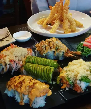 Leo Sushi & Asian Cuisine Picture 3