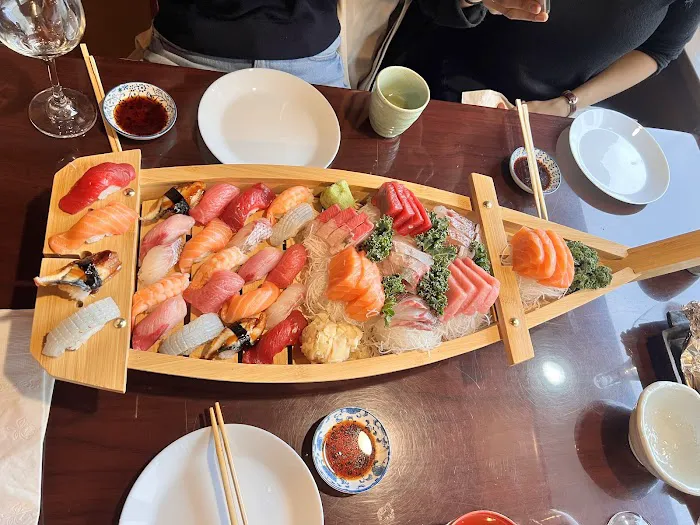 Dami Sushi Picture 2