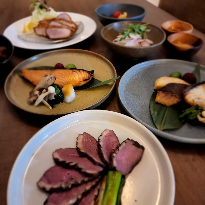 Hachiroku Shokudo & Sake Bar Picture 2
