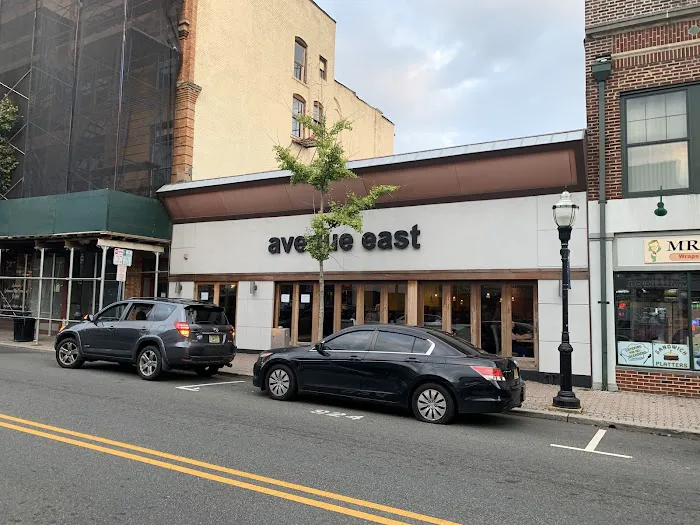 Avenue East Picture 1