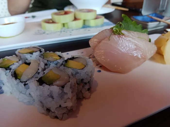 3 Guys Sushi Picture 2