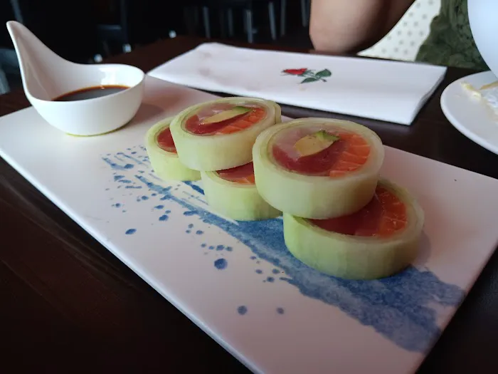 3 Guys Sushi Picture 10