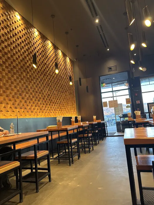 KINTON RAMEN WOODBURY COMMON Picture 6