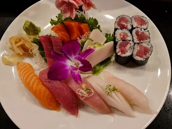 Mountain Fusion-Sushi & Ramen House Picture 6