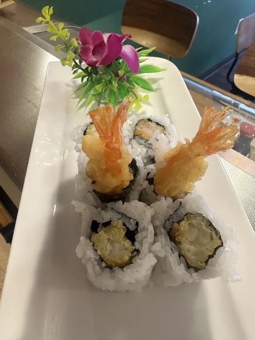 iKura Sushi Bar & Grill Picture 3