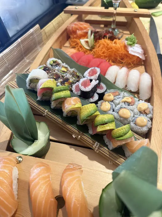 iKura Sushi Bar & Grill Picture 9