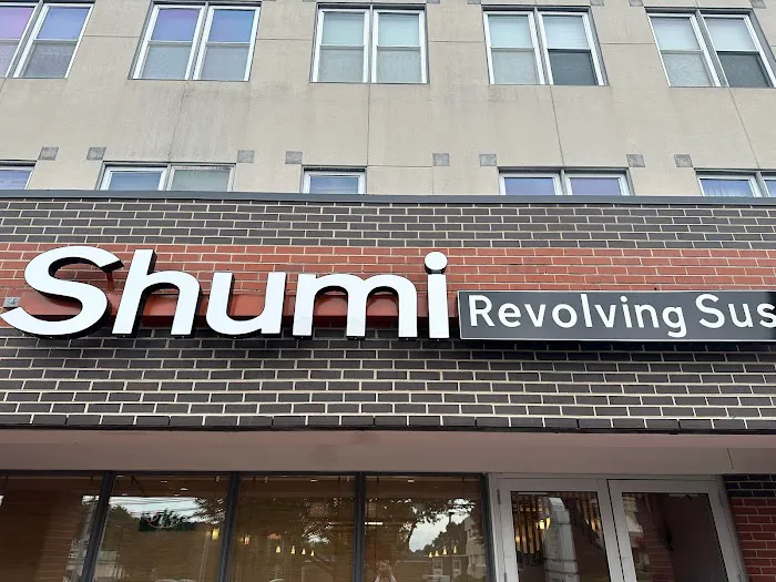SHUMI REVOLVING SUSHI Picture 2
