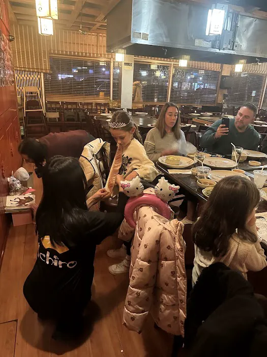 Ichiro Sushi & Hibachi Restaurant (Trumbull) Picture 4