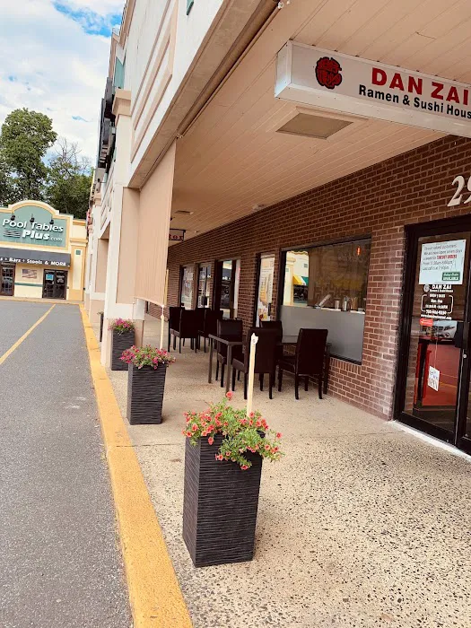 Dan Zai Ramen & Sushi House Picture 3