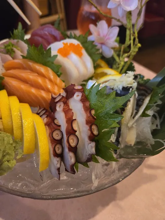 Tomodachi Japanese Sushi&Hibachi Picture 4