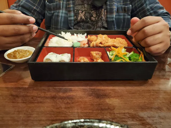 Aki Nom Nom Sushi and Ramen Picture 9