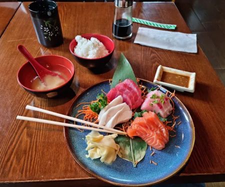 Tsuki Sushi