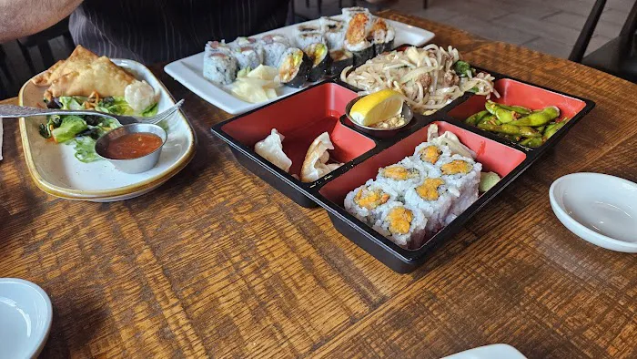 GuGu Asian Table Picture 9