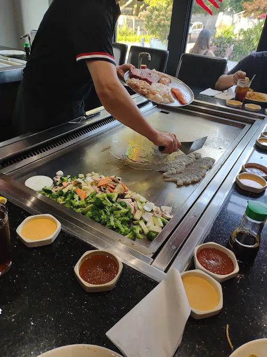 Momiji Sushi Steakhouse & Bar Picture 1