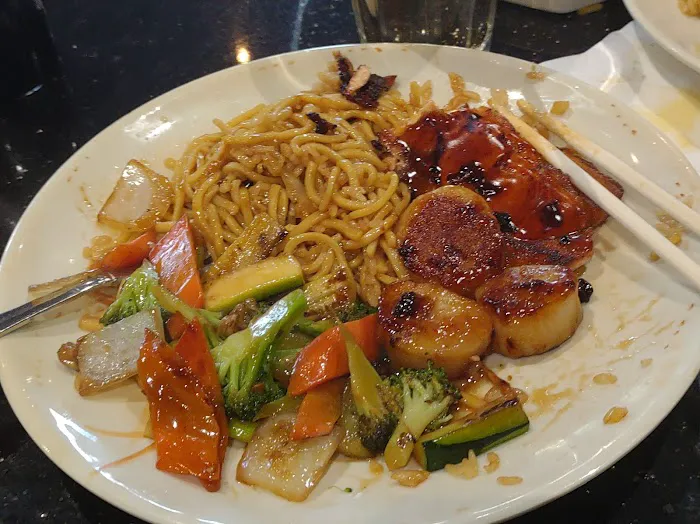 Momiji Sushi Steakhouse & Bar Picture 2