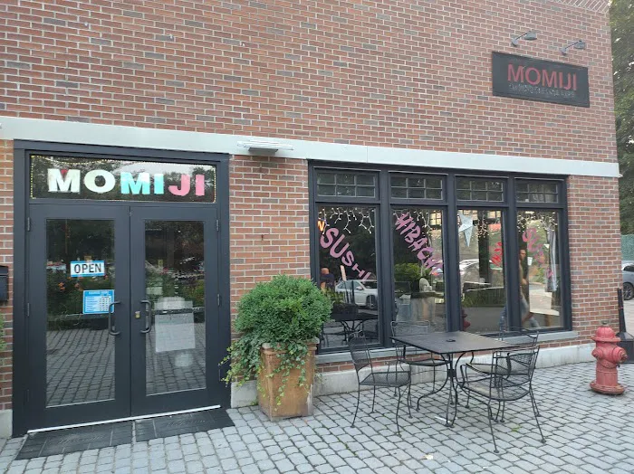 Momiji Sushi Steakhouse & Bar Picture 6