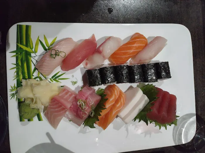 Momiji Sushi Steakhouse & Bar Picture 4