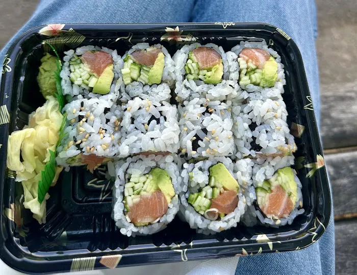 Fin's Sushi & Grill Picture 3