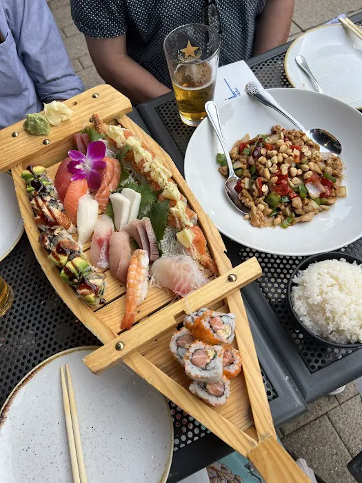 YōKi Japanese Restaurant & Bar - Ramen & Sushi Place Picture 4