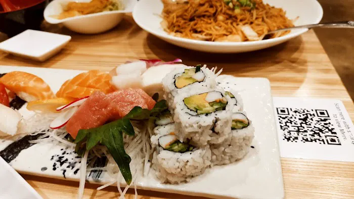 YōKi Japanese Restaurant & Bar - Ramen & Sushi Place Picture 7
