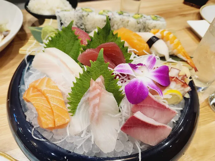 YōKi Japanese Restaurant & Bar - Ramen & Sushi Place Picture 5